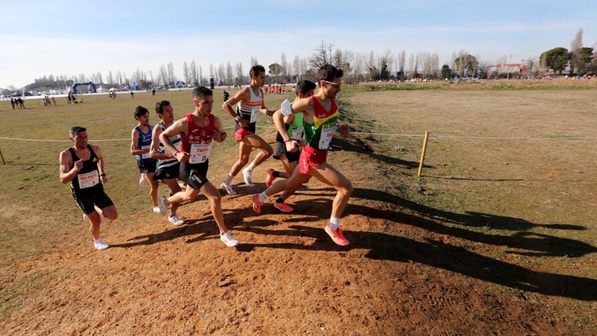 Aouina, en el centro, durante la prueba masculina. / PHOTOGENIC