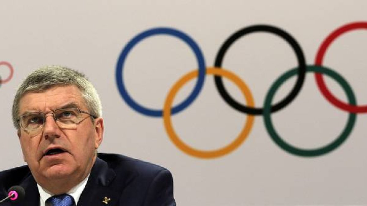 El presidente del COI, Thomas Bach, durante una rueda de prensa en Kuala Lumpur, escenario de la reunión del organismo.-Foto: AFP / MANAN VATSYAYANA