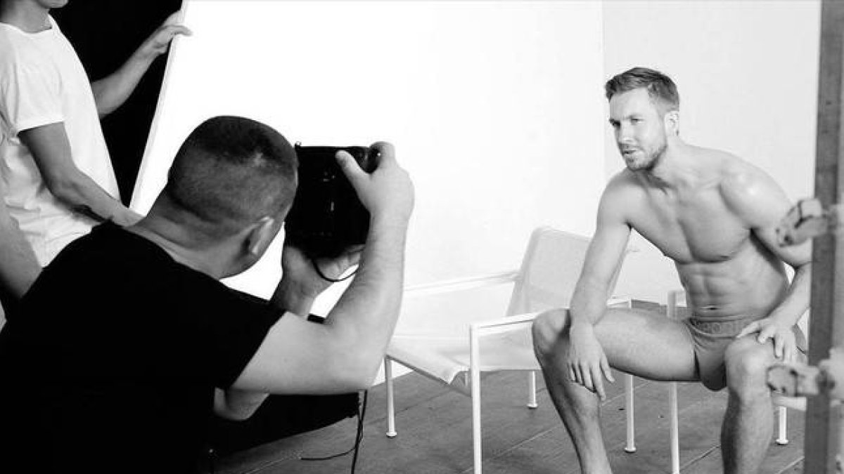 Calvin Harris se convierte en la nueva imagen de Emporio Armani.-Foto:  LACHLAN BAILEY