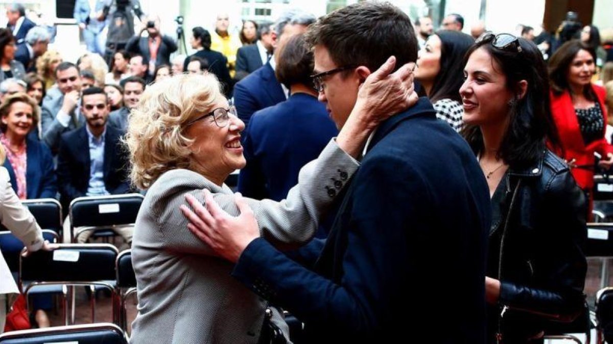 La alcaldesa de Madrid, Manuela Carmena, y el candidato a la presidencia de la Comunidad de Madrid, Íñigo Errejón-JOSE LUIS ROCA