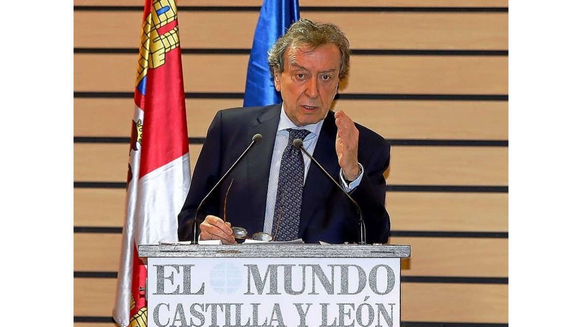 José Antonio De Santiago-Juárez, en un momento de su intervención.-J. M. LOSTAU