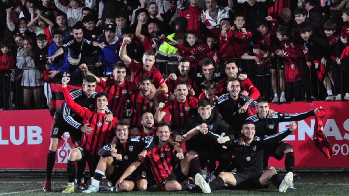 Jugadores del Arenas, tras eliminar al Lugo.