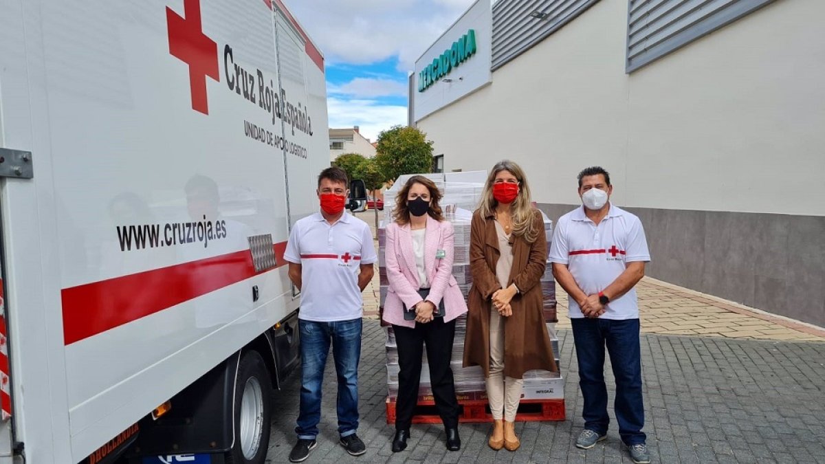 Donación de 4.000 vasitos de arroz y quinoa por parte de Mercadona a Cruz Roja Valladolid. - EM