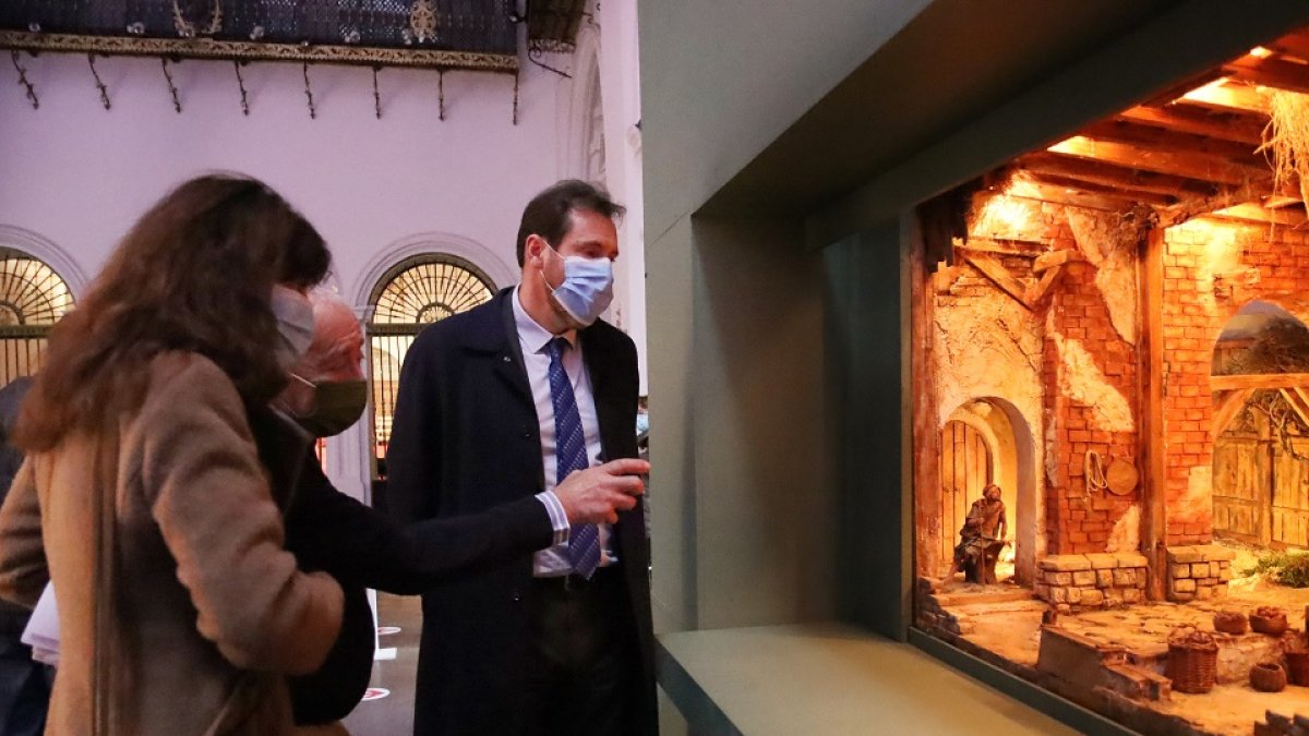 Óscar Puente, alcalde de Valladolid, durante su visita al belén Las Francesas. -E.M