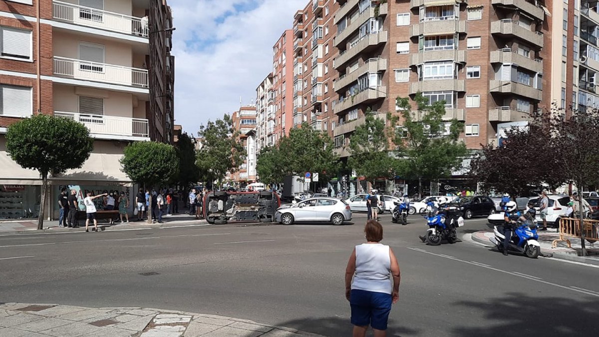 Accidente en el cruce de la calle de Gondomar con la calle Santa Clara. - ICAL