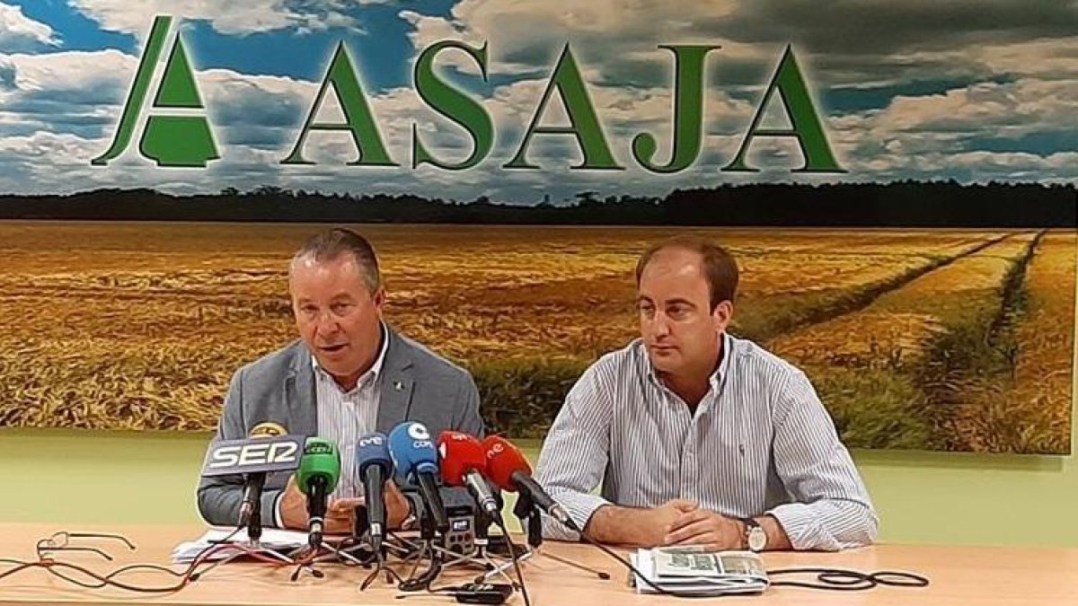 Los presidentes de Asaja en Castilla y León, Donaciano Dujo (I) y Joaquín Antonio Pino (D).-ASAJA
