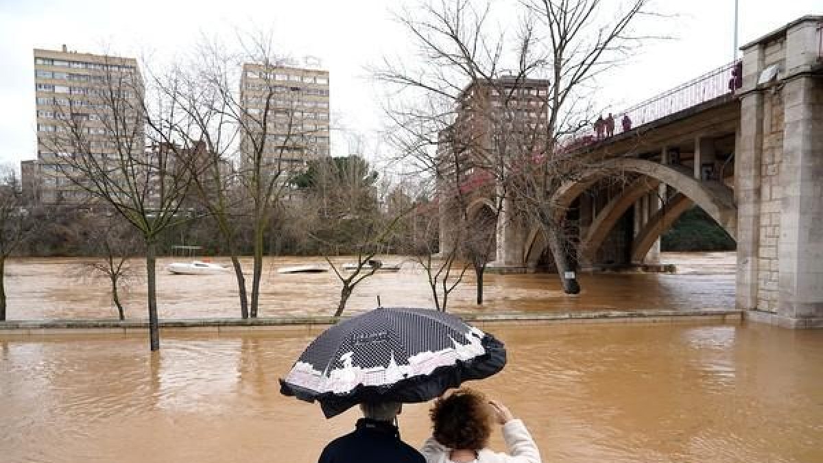 El Pisuerga se desborda por las últimas lluvias.-ICAL