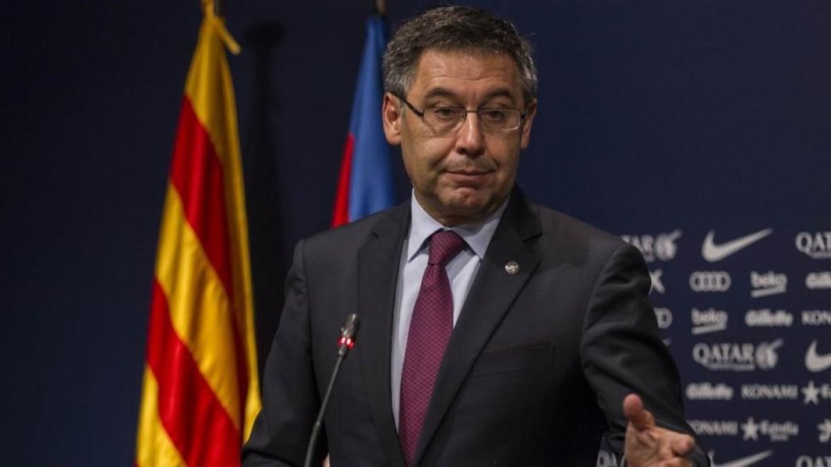 Bartomeu, en una rueda de prensa en el Camp Nou.-CARLOS MONTANYES
