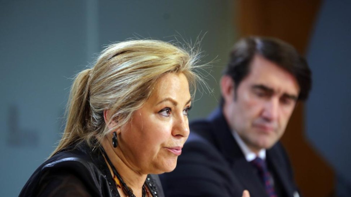 La vicepresidenta y portavoz de la Junta, Rosa Valdeón, informa de los acuerdos alcanzados en el consejo de Gobierno de la Junta junto al consejero de Fomento y Medio Ambiente, Juan Carlos Suárez-Quiñones.-ICAL