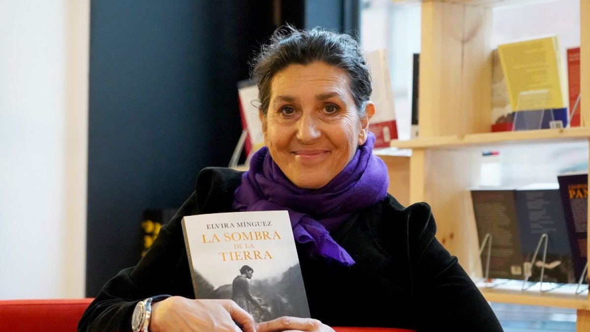 La actriz Elvira Mínguez presenta su primera novela. | ICAL