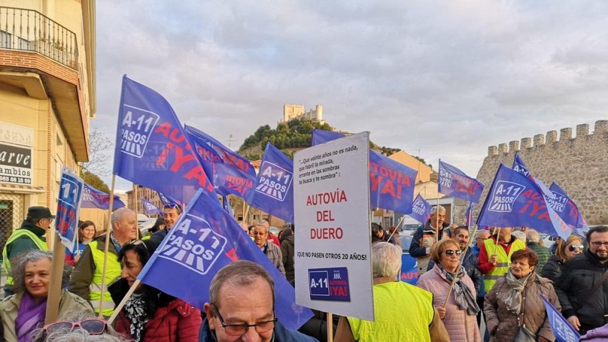 Manifestación en Peñafiel-E. M.