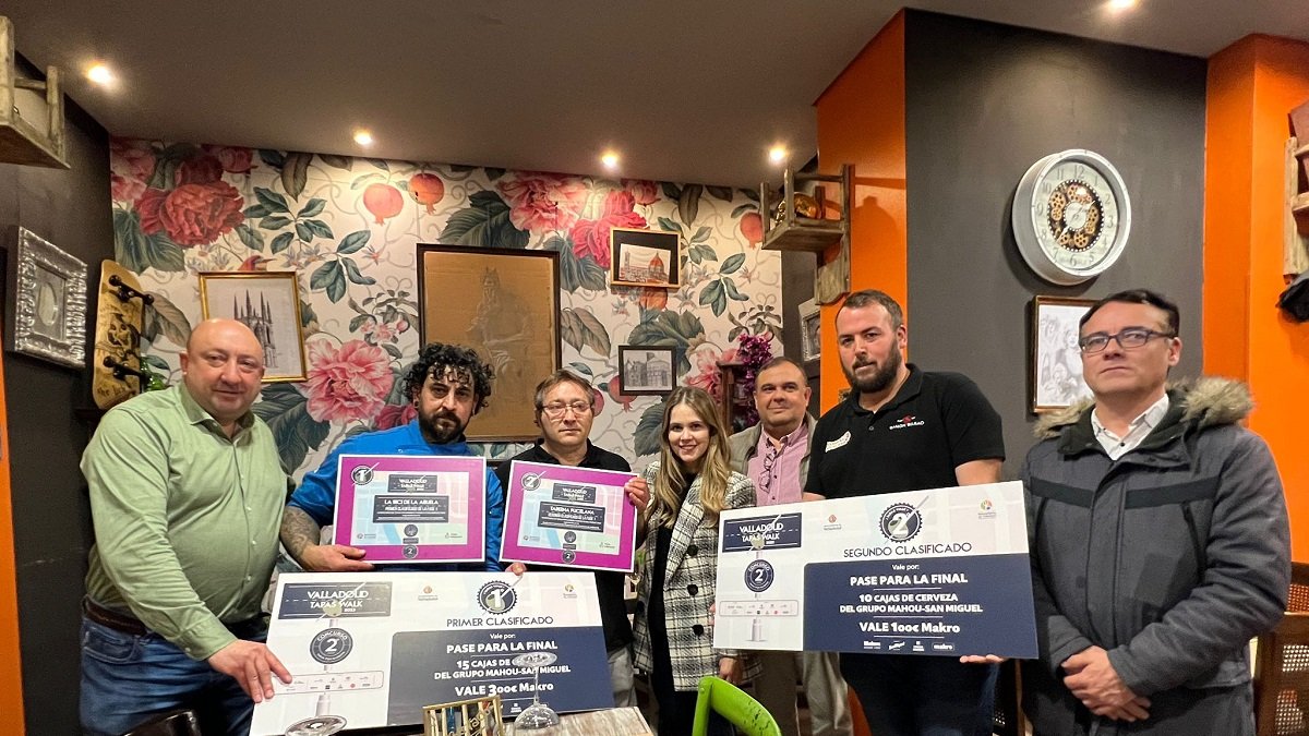 Foto de los ganadores de la primera fase del Concurso de Pinchos por Barrios. E.M.