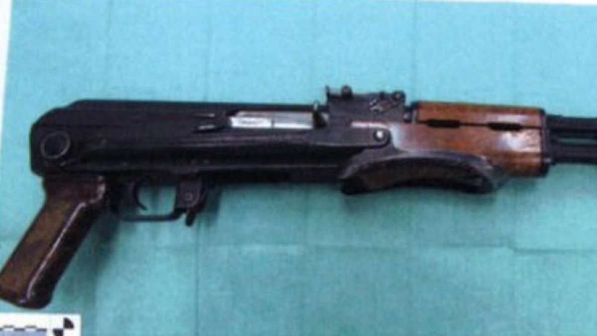 El arma sustraída al sospechoso detenido en Rotterdam (Holanda).-