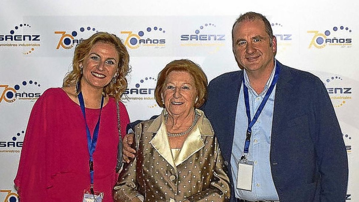 María Concepción Tamariz, María Concepción Sáenz y Gonzalo Tamariz.-ICAL
