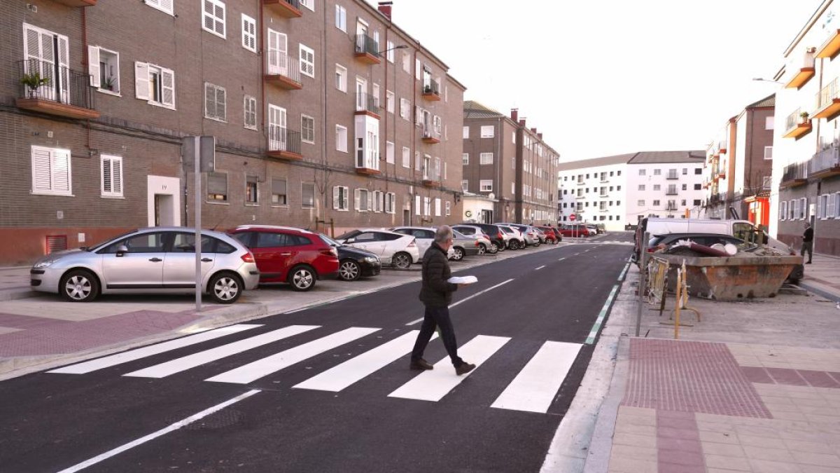 Reapertura de la avenida Reyes Católicos. -J.M. LOSTAU