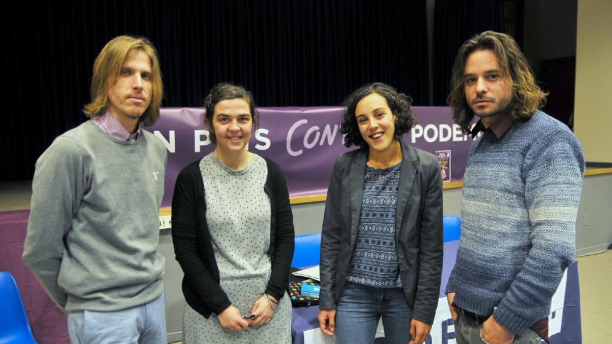 El portavoz de la formación en las Cortes de Castilla y León, Pablo Fernández; La procuradora por Segovia Natalia del Barrio, y los diputados nacionales de Podemos, Nagua Alba y Miguel Vila, presentan la Ley 25 de emergencia social registrada recientement-ICAL