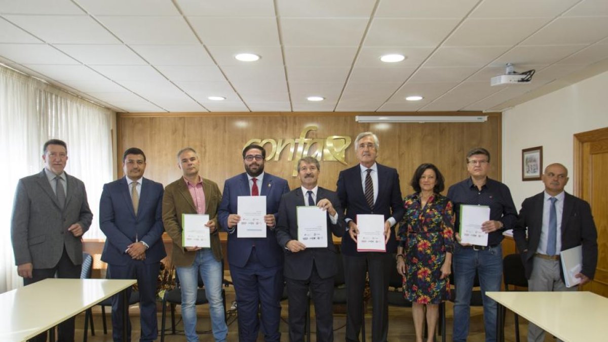 El presidente de la Diputación de Ávila, Jesús Manuel Sánchez Cabrera, presenta el Plan Industrial Ávila 2020.-ICAL