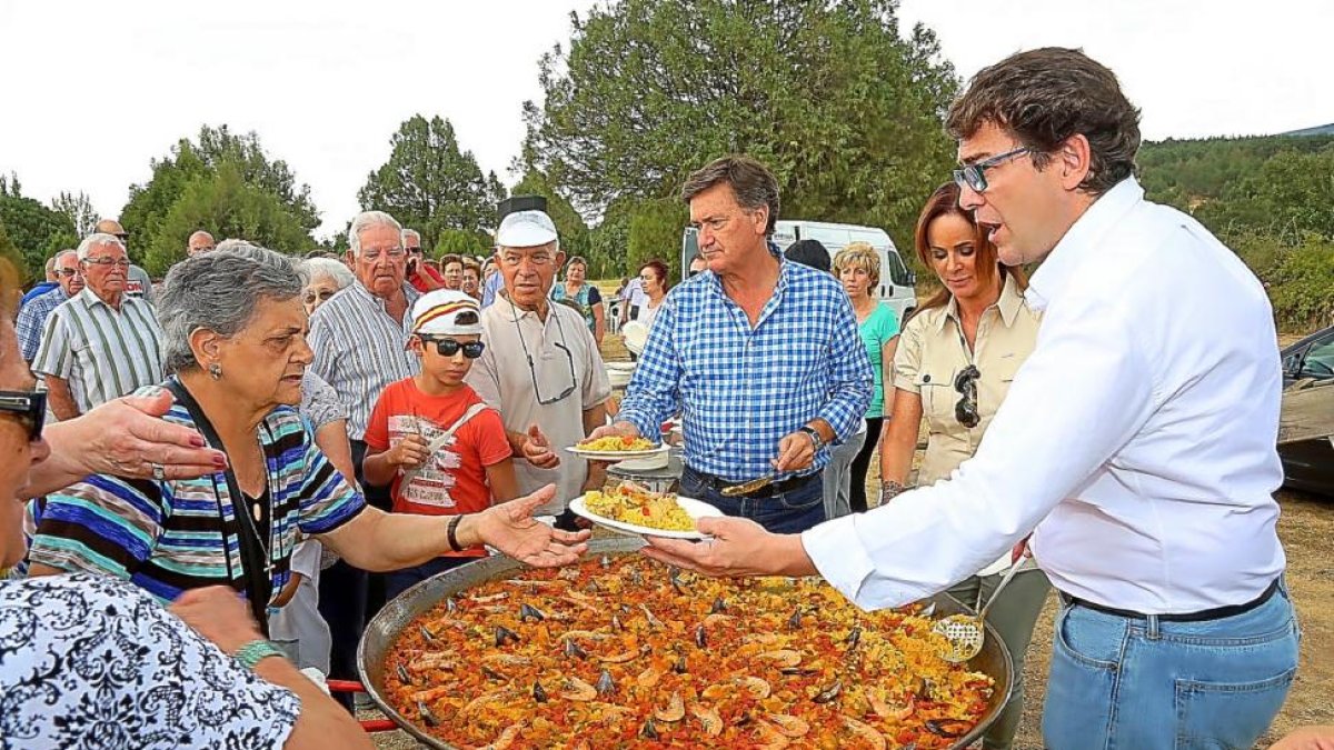 Inicio del curso político con una paellada.-ICAL