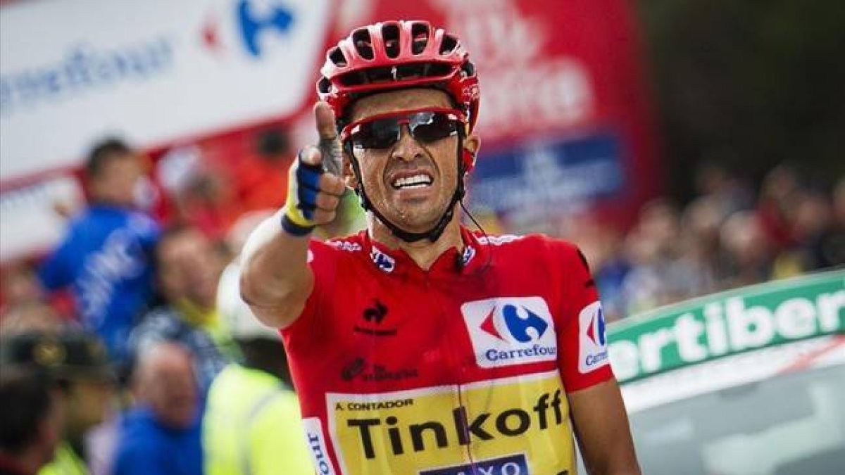 Alberto Contador celebra su victoria en la decimosexta etapa de la Vuelta a España.-Foto: AFP