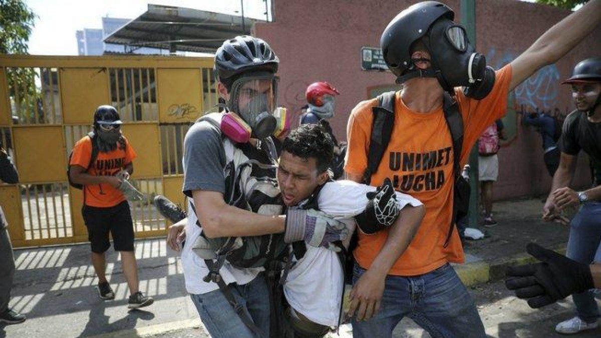 Los heridos por las movilizaciones y protestas en Venezuela.-AP