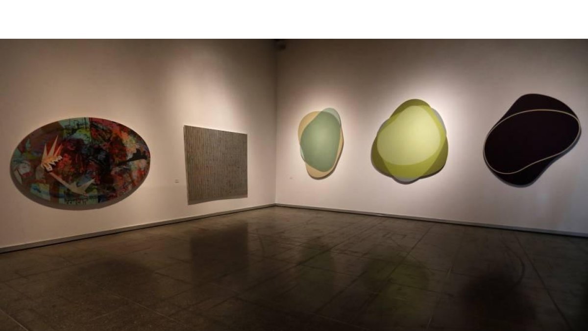 Presentación del nuevo ciclo expositivo del Museo de Arte contemporáneo de Castilla y León (MUSAC). En la imagen, ‘God Save the Queen’ sobre pintura en la colección del MUSAC-Ical