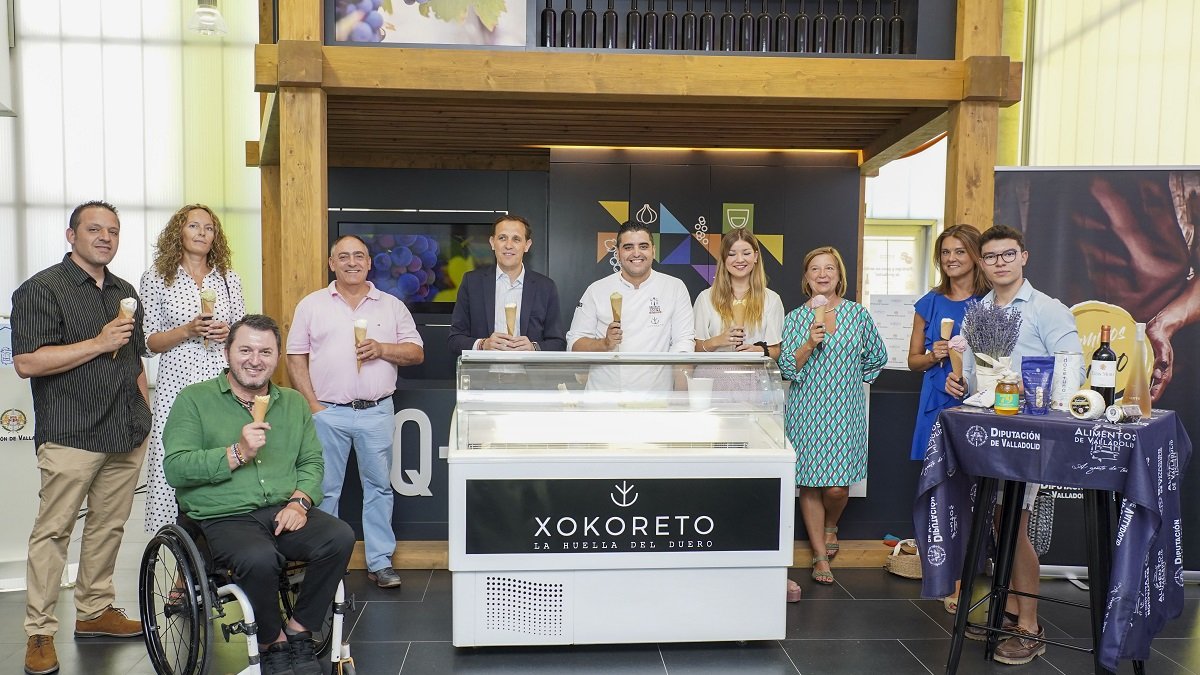 Edificio Q-BO Alimentos de Valladolid   El presidente de la Diputación de Valladolid presenta los helados artesanos de Xocoreto realizados con productos de Alimentos de Valladolid. -E.M