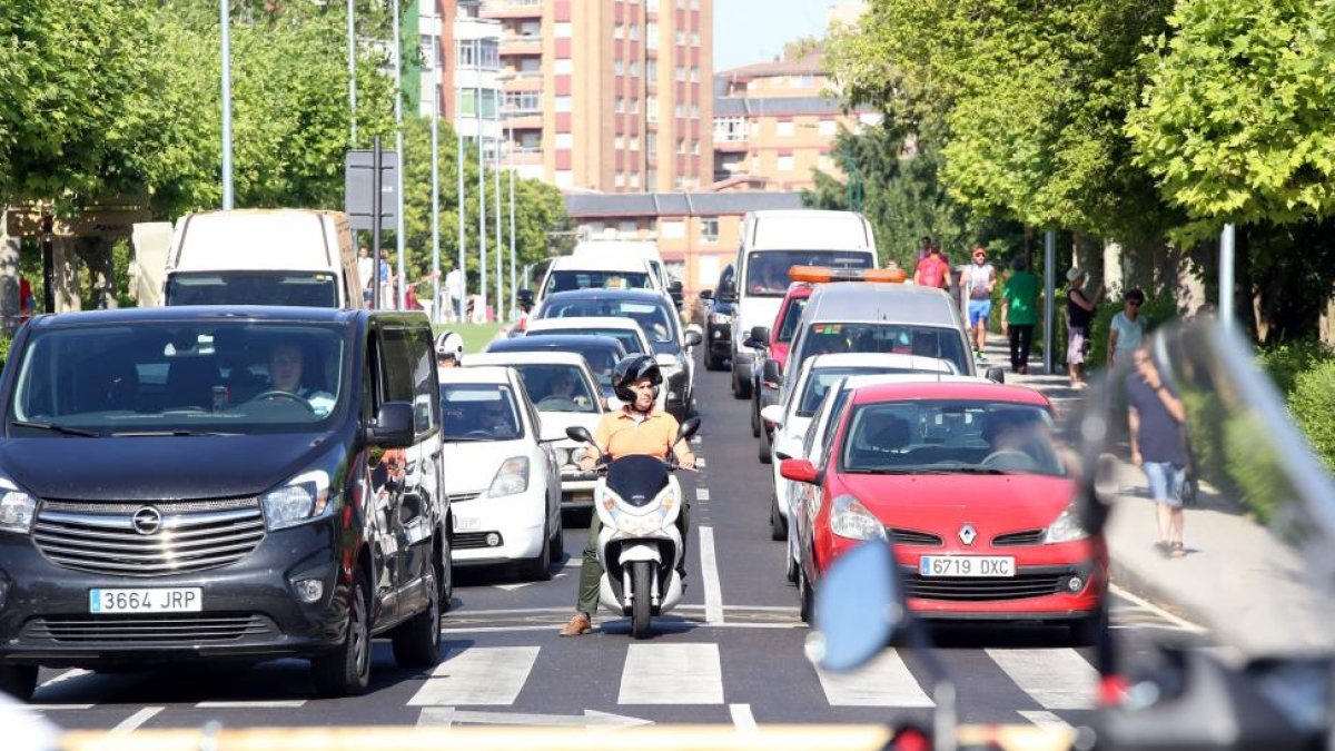 Los vehículos volverán a circular desde mañana por las calles de Valladolid.-ICAL