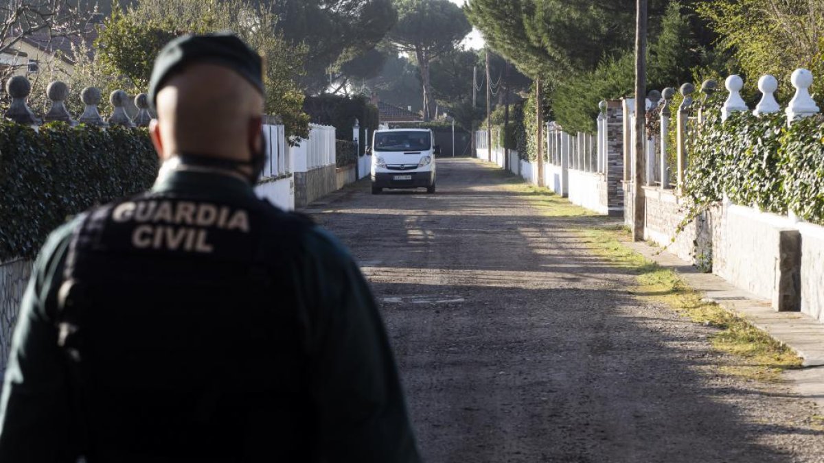 Registro de la Guardia Civil en la vivienda de Óscar S. como sospechoso de la muerte de Esther. - PHOTOGENIC
