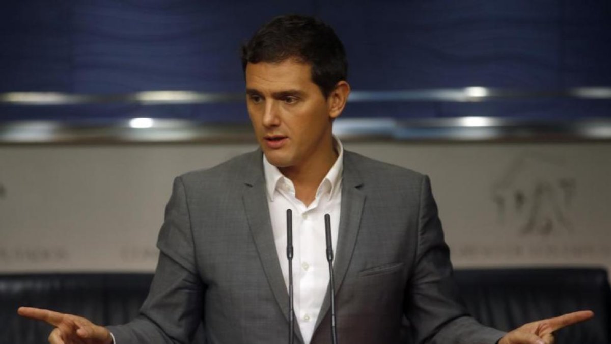 El lider de Ciudadanos Albert Rivera durante su rueda de prensa.-JAVIER BARBANCHO