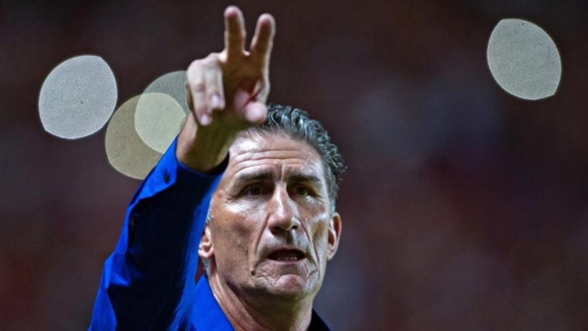 Edgardo Bauza, dirigiendo un partido del San Lorenzo en la Liga argentina.-AFP / ALEJANDRO PAGNI