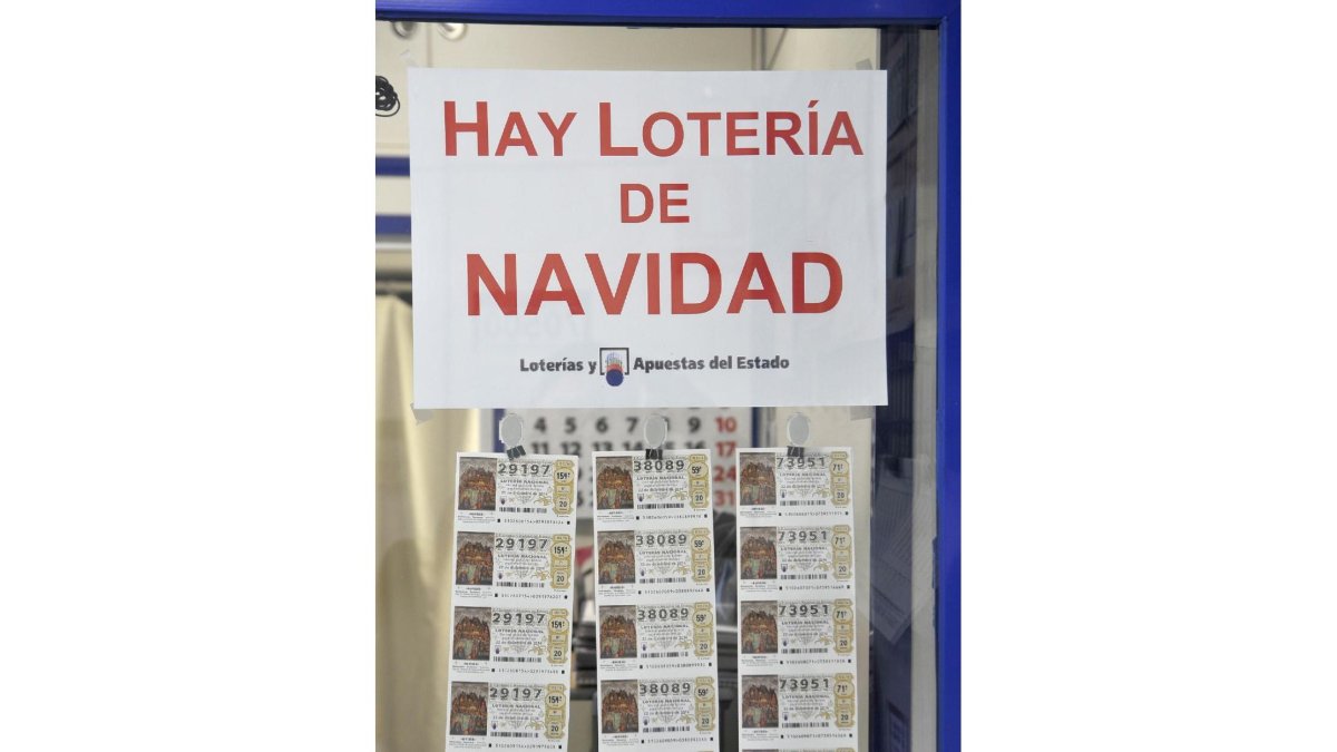 Lotería de Navidad a la venta en la administración nº8 de Segovia.-ICAL