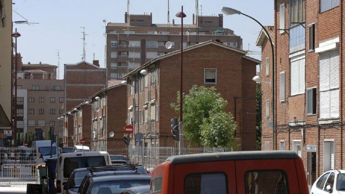 Bloques de viviendas en el polígono del 29 de Octubre, en Pajarillos-J.M.Lostau