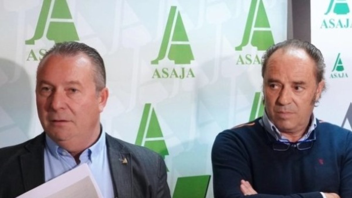 Donaciano Dujo, presidente de Asaja Castilla y León, y Juan Ramón Alonso García, de Asaja VallJuadolid. -ICAL