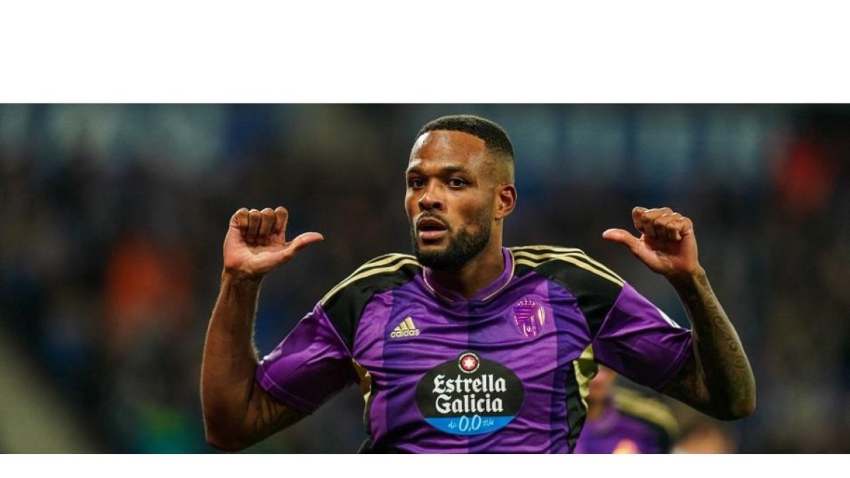 Cyle Larin celebra su gol ante la real Sociedad en Anoeta. / IÑAKI SOLA / RVCF