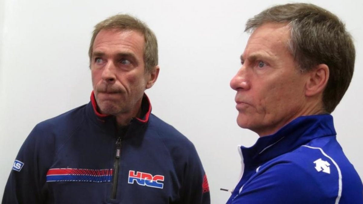 Lin Jarvis (Yamaha), a la derecha, en un acto de MotoGP junto a Livio Suppo (Honda).-EMILIO PÉREZ DE ROZAS