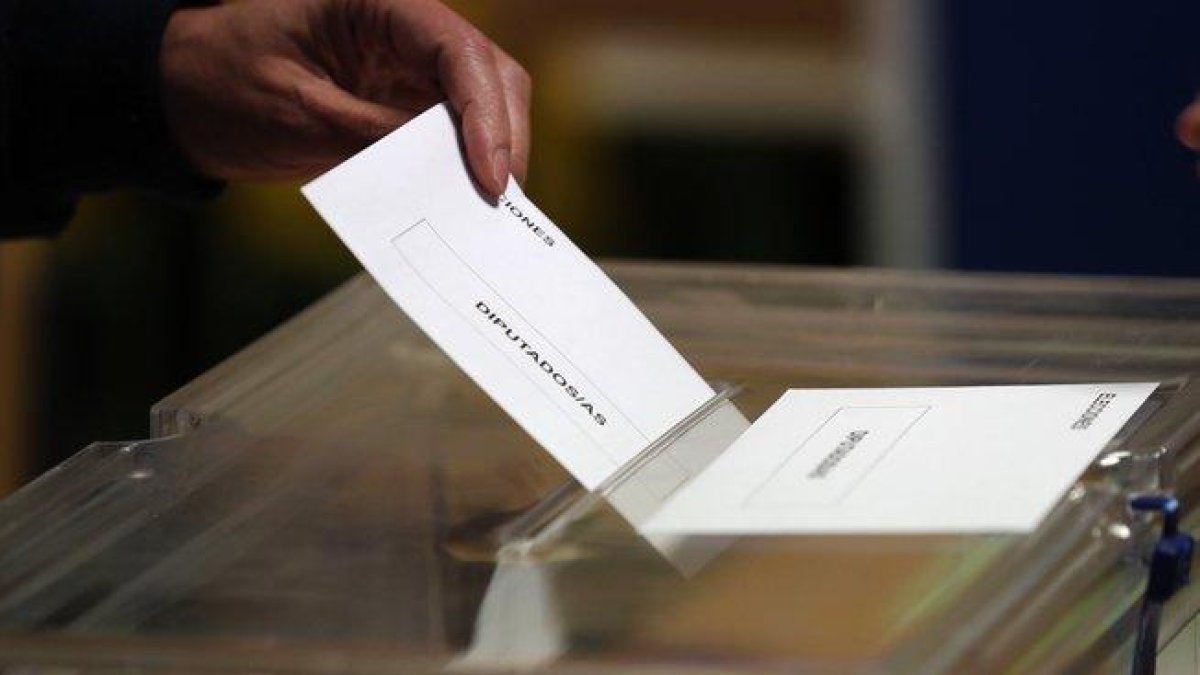 Una urna electoral en una imagen de archivo. -E.M