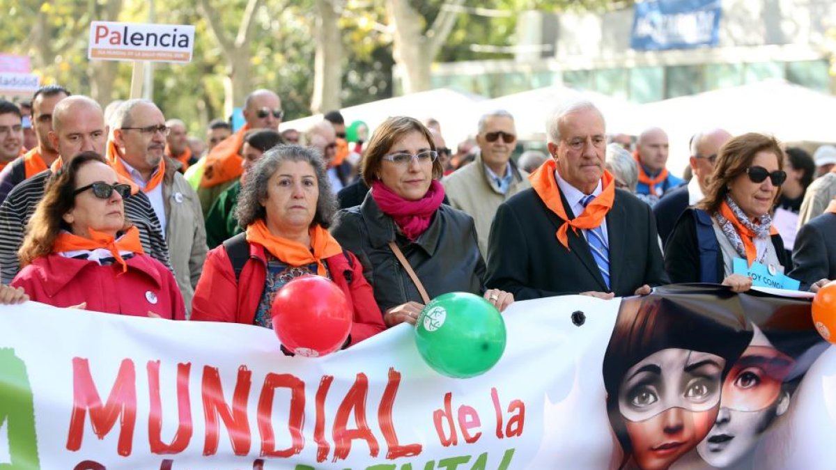 Centenares de personas participan en una marcha con motivo de la Salud Mental en Valladolid-ICAL