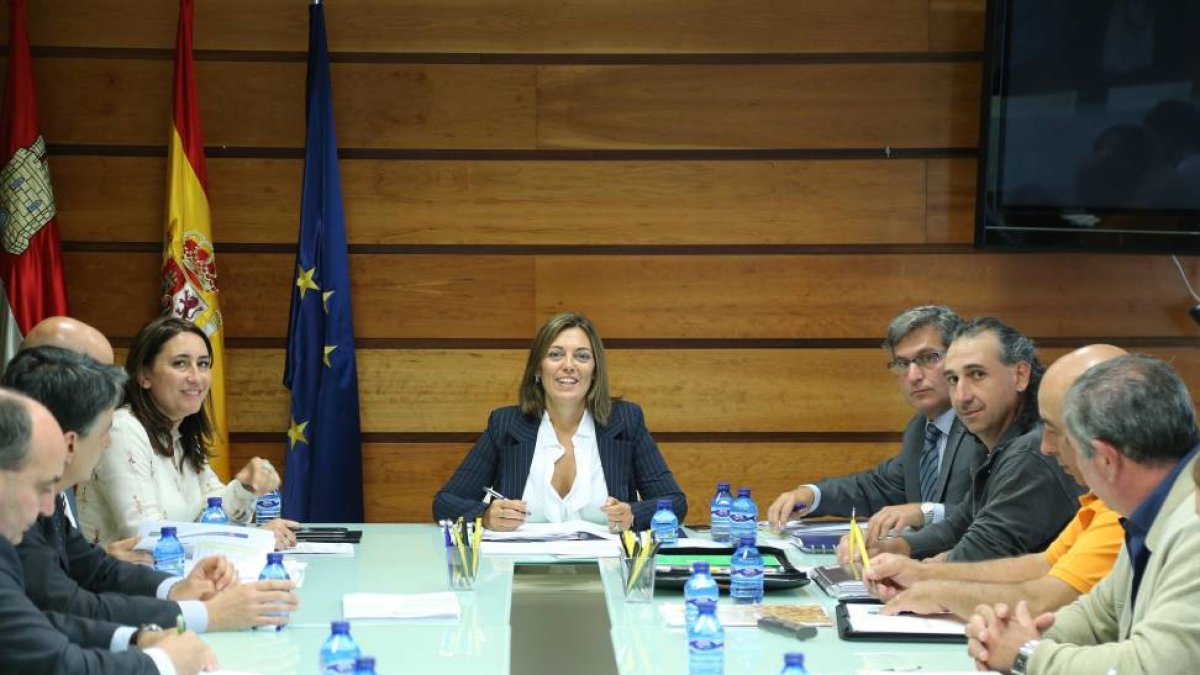 La consejera de Agricultura y Ganadería, Milagros Marcos, preside la reunión del Consejo Regional Agrario-ICAL