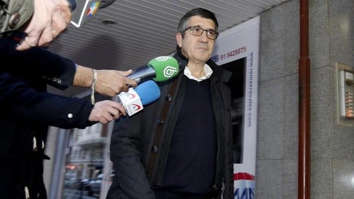 Patxi López, a su llegada al comité federal del PSOE, en Madrid, el pasado 27 de diciembre.-JUAN MANUEL PRATS
