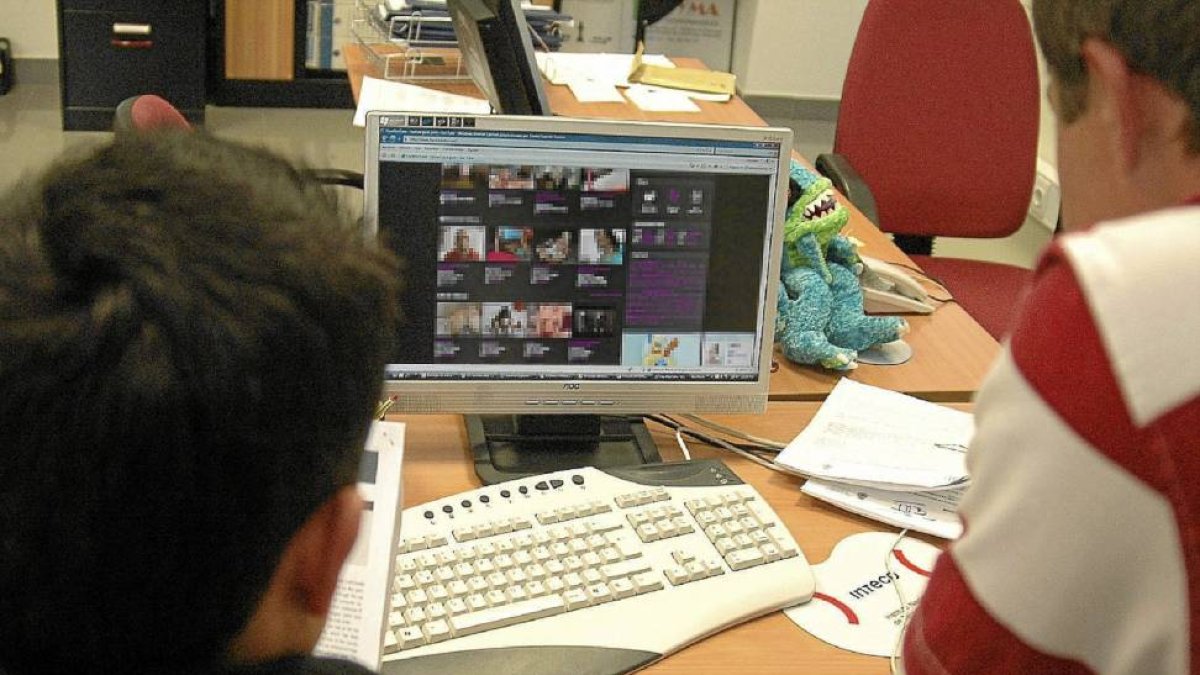 Agentes del Grupo de Investigación Tecnológica del Cuerpo Nacional de Policía.-E.M