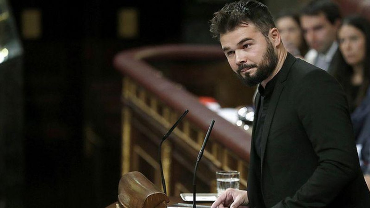Duro discurso de Gabriel Rufián contra el PSOE en la investidura de Rajoy.-EFE / CHEMA MOYA