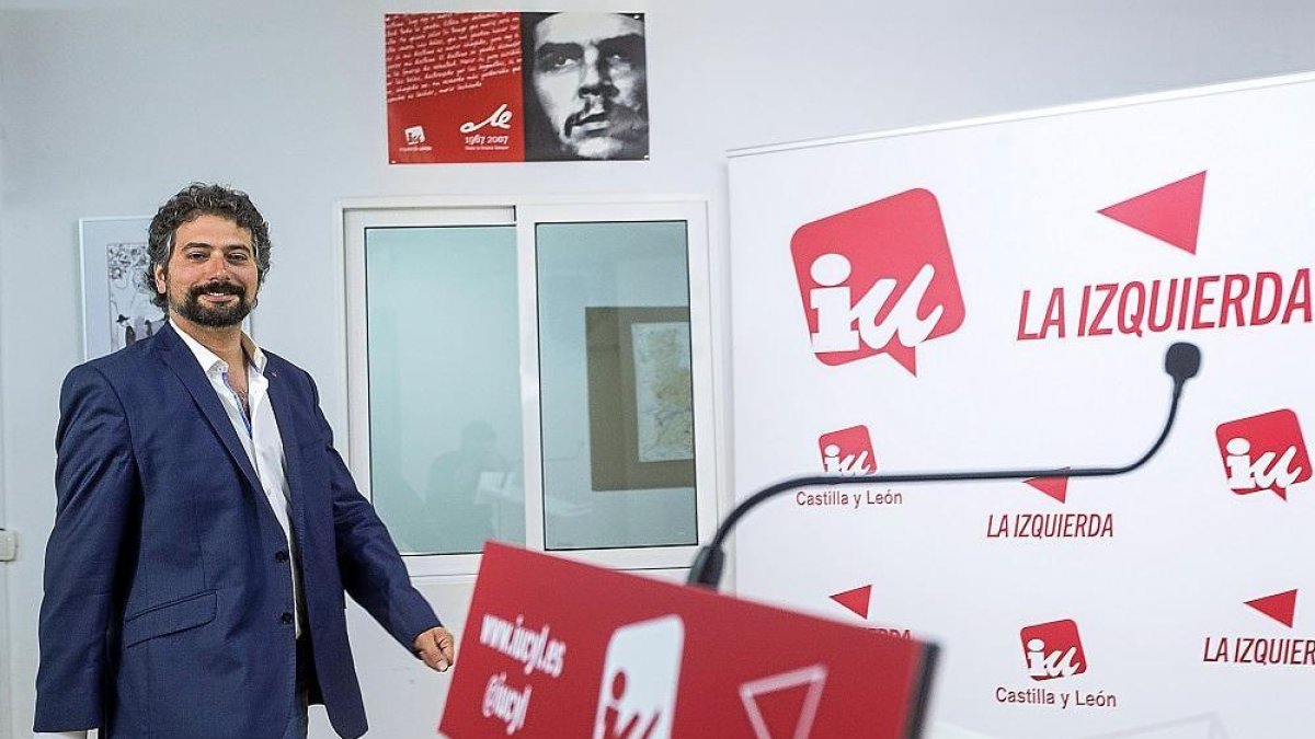 José Sarrión en la presentación del recurso a la Junta Electoral.-ICAL
