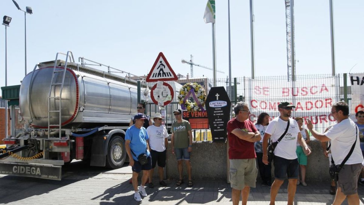 Concentración de los trabajadores de Lauki el pasado 24 de agosto.-J. M. LOSTAU