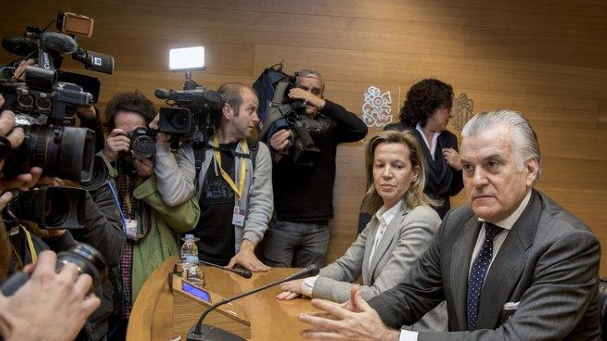 Luis Bárcenas compareciendo en la comisión de investigación de Les Corts Valencianes sobre la gestión de Feria Valencia el pasado año.-MIGUEL LORENZO