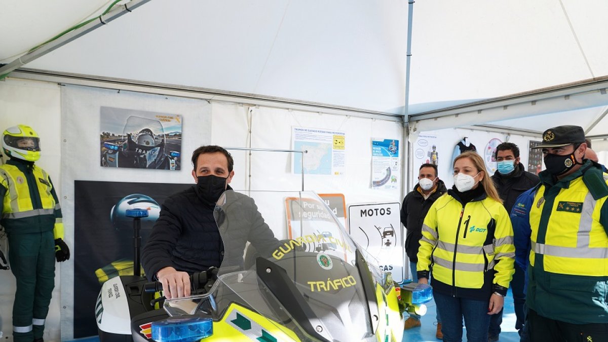 El presidente de la Diputación de Valladolid, Conrado Íscar, visita la concentración motera invernal internacional Pingüinos 2022 Valladolid. - ICAL