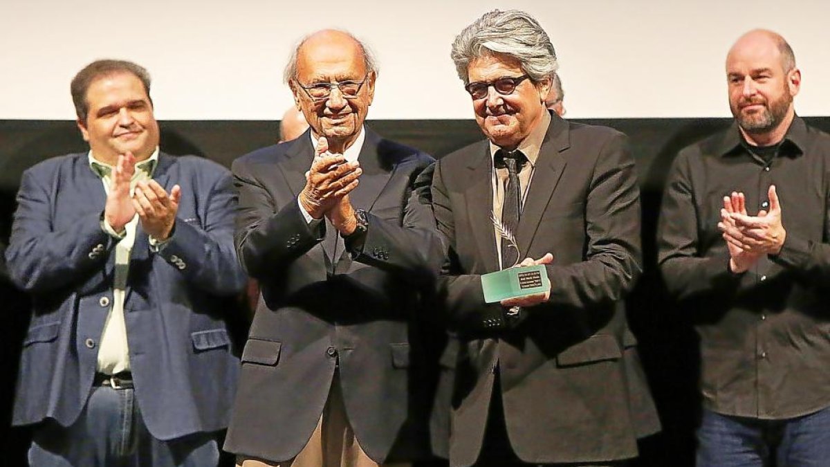 Chema Prado por una multitud formada por los directores de todas las filmotecas y su equipo en la Filmoteca Española.-J.M.LOSTAU