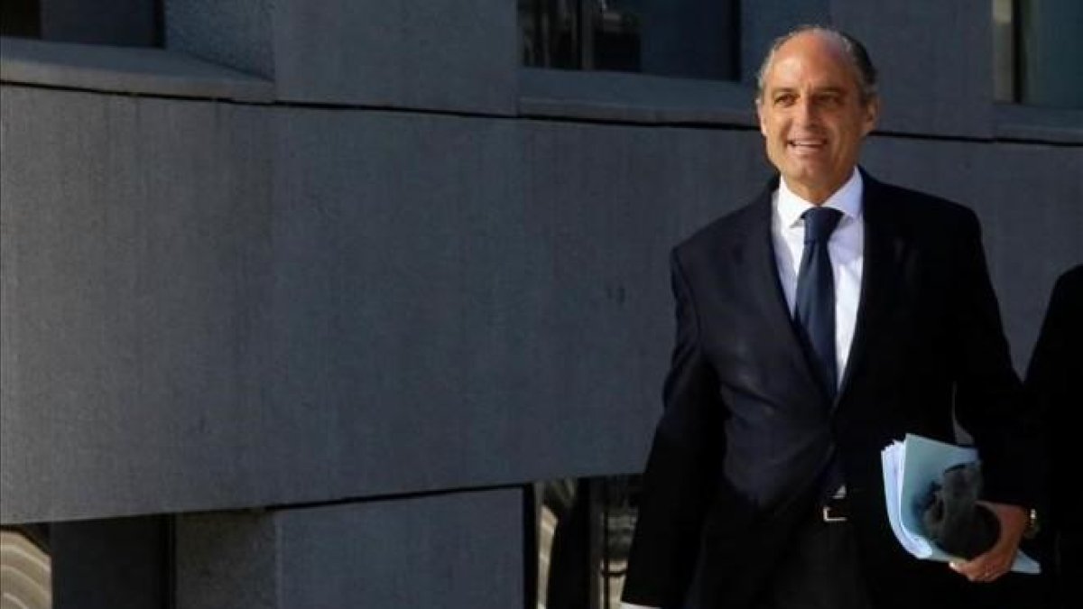 El exvicepresidente valenciano Francisco Camps, el pasado marzo, cuando declaró como testigo en el caso Gürtel.-JUAN MANUEL PRATS