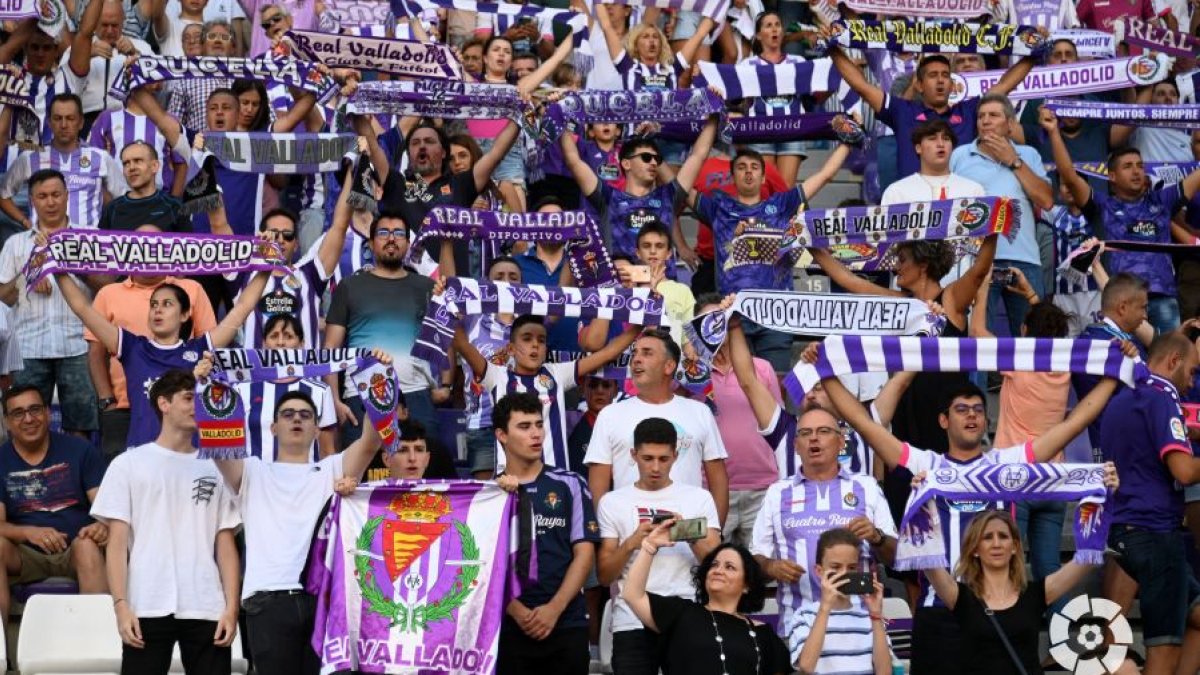 Aficionados en las gradas de Zorrilla al inicio del encuentro ante el Villarreal. / LA LIGA