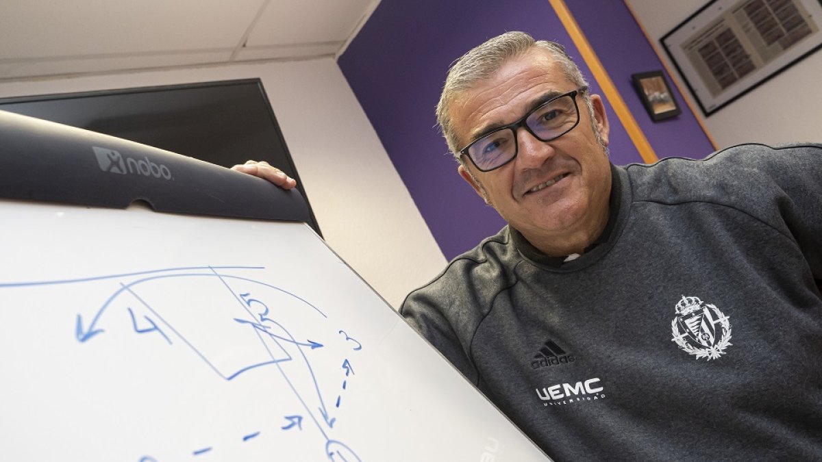 Paco García, entrenador del UEMC Real Valladolid Baloncesto. / PABLO REQUEJO