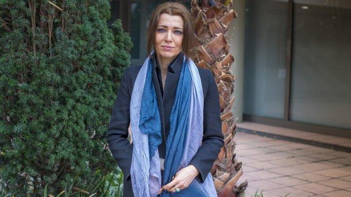 La escritora turca Elif Shafak.-EL PERIÓDICO